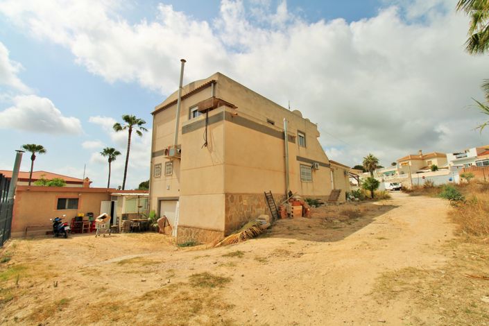 Image No.19-3 Bed Commercial for sale