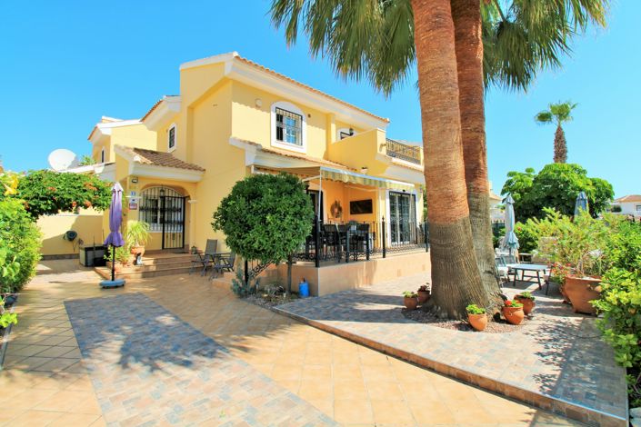 Image No.1-3 Bed Villa for sale