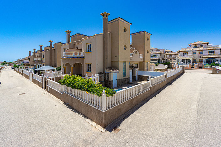 Image No.1-3 Bed Townhouse for sale