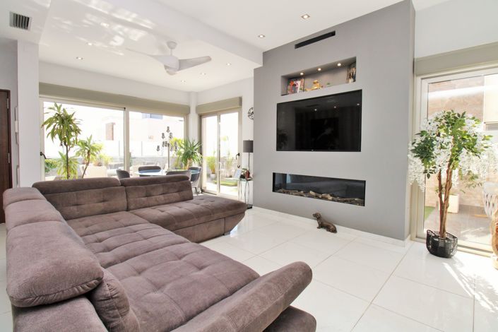 Image No.10-4 Bed Villa for sale