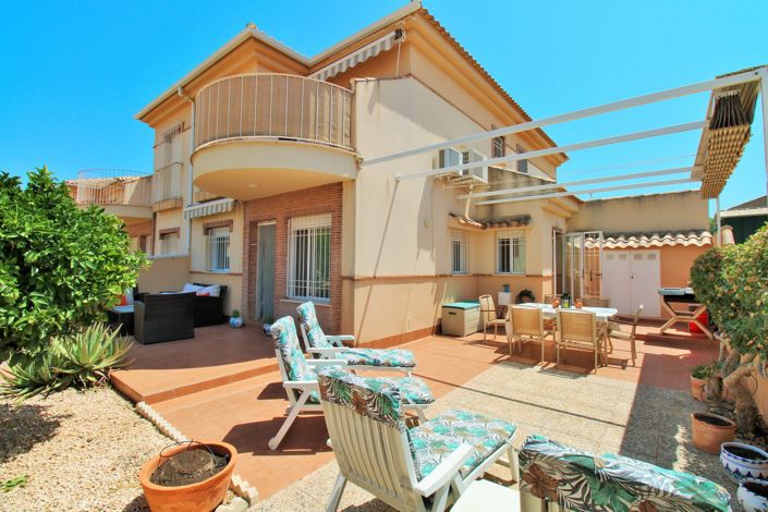 Image No.1-3 Bed Townhouse for sale
