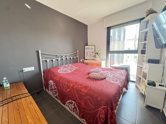 Image No.12-2 Bed Townhouse for sale