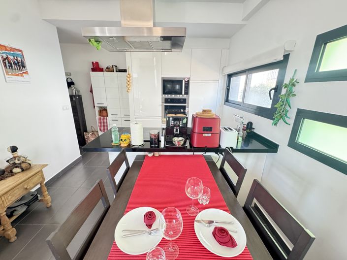 Image No.6-2 Bed Townhouse for sale