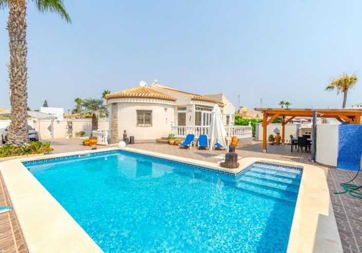 Image No.1-4 Bed Villa for sale