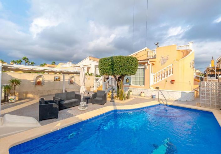 Image No.1-3 Bed Villa for sale