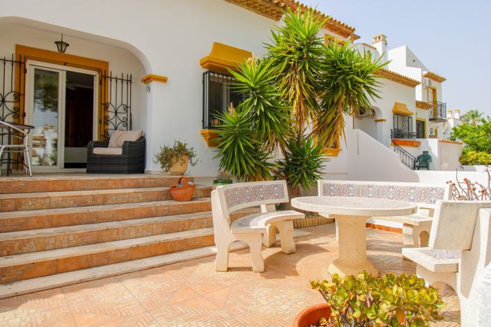 Image No.17-3 Bed Townhouse for sale