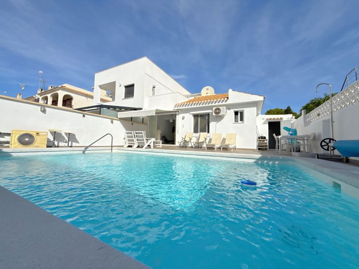 Image No.1-3 Bed Villa for sale