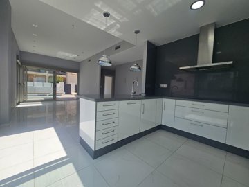 20250807123753xlarge