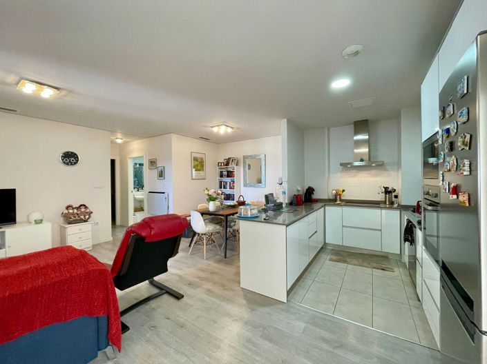 Image No.8-2 Bed Apartment for sale