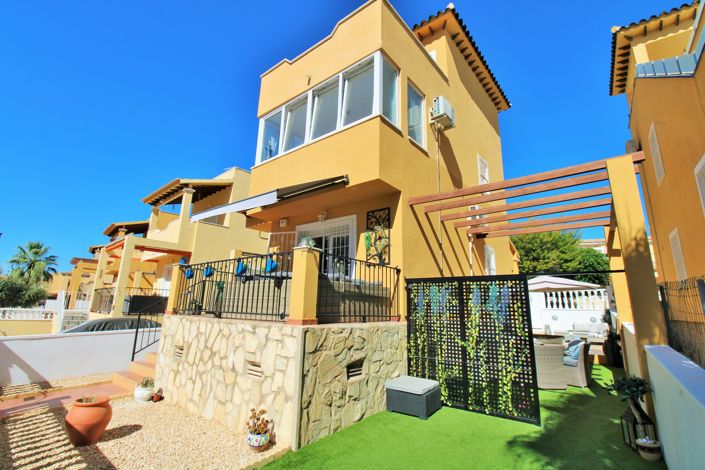 Image No.1-3 Bed Villa for sale