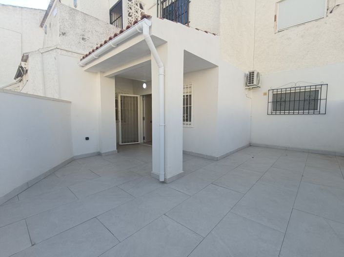 Image No.2-Appartement de 2 chambres à vendre à Torrevieja