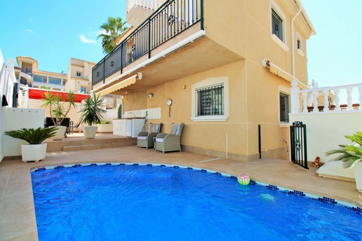 Image No.1-4 Bed Villa for sale