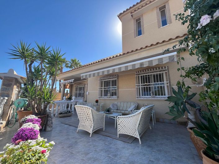 Image No.1-4 Bed Townhouse for sale