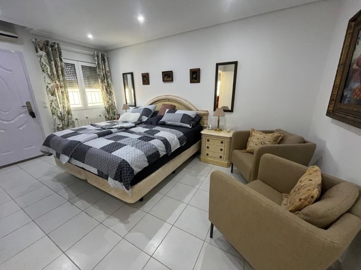 Image No.12-4 Bed Townhouse for sale