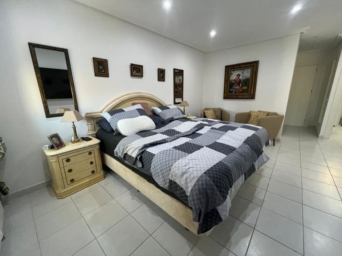 Image No.13-4 Bed Townhouse for sale