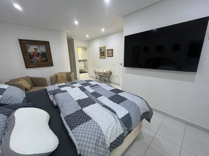 Image No.14-4 Bed Townhouse for sale