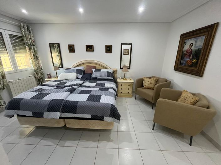 Image No.15-4 Bed Townhouse for sale