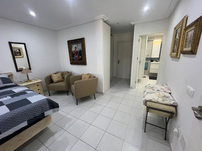 Image No.16-4 Bed Townhouse for sale