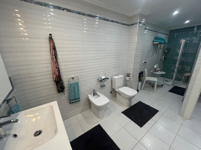 Image No.17-4 Bed Townhouse for sale