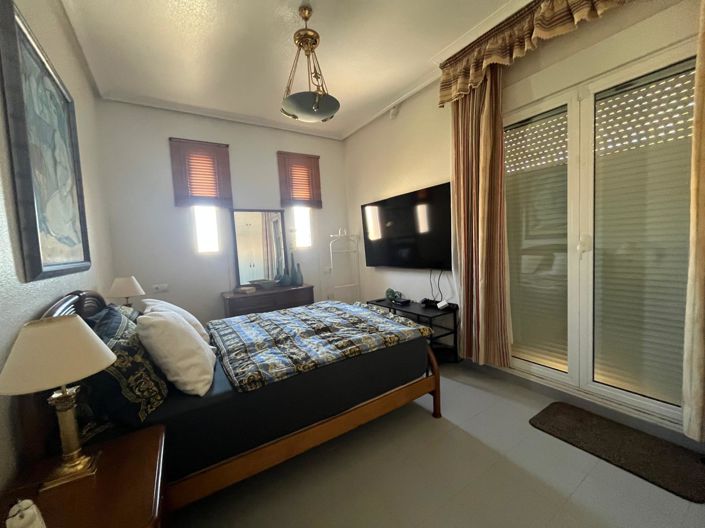 Image No.21-4 Bed Townhouse for sale