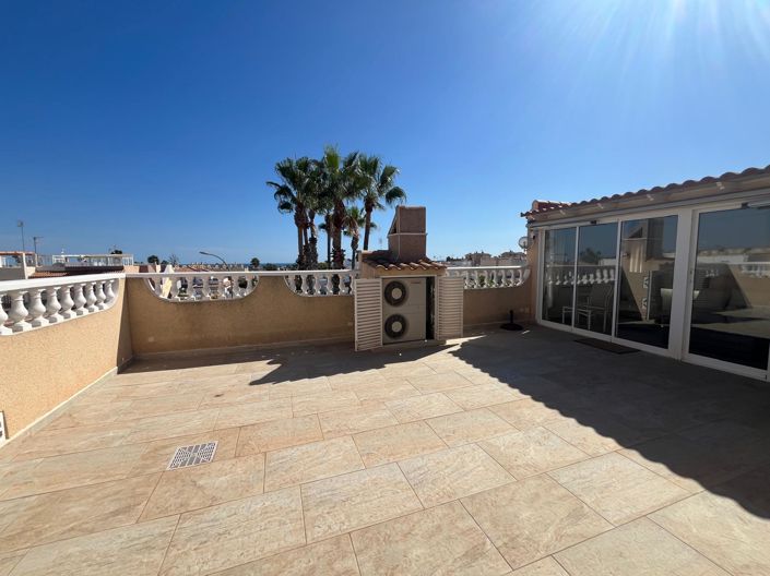 Image No.24-4 Bed Townhouse for sale