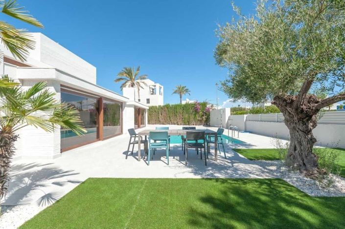 Image No.1-2 Bed Villa for sale