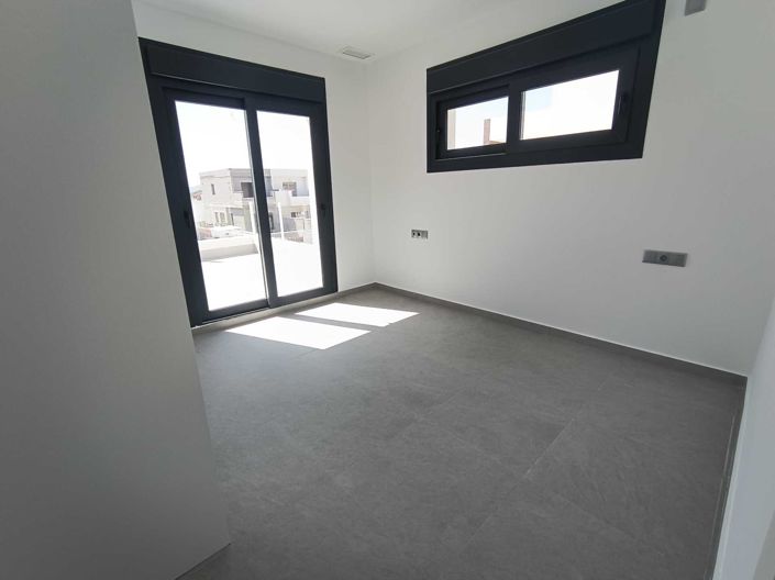 Image No.7-3 Bed Villa for sale