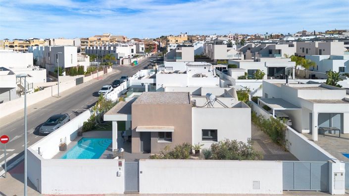 Image No.29-3 Bed Villa for sale