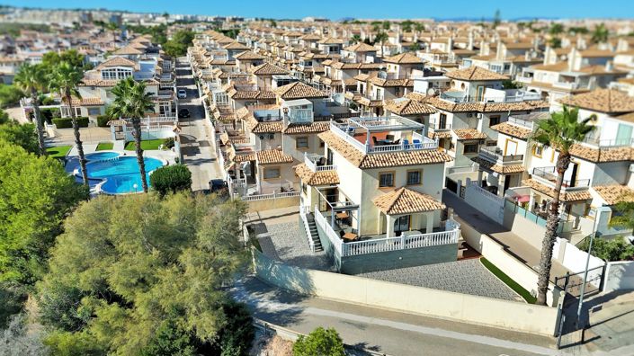 Image No.1-4 Bed Villa for sale