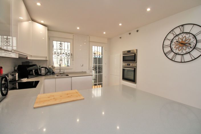 Image No.10-3 Bed Villa for sale