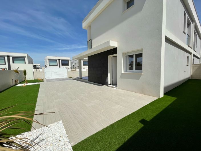 Image No.3-3 Bed Villa for sale