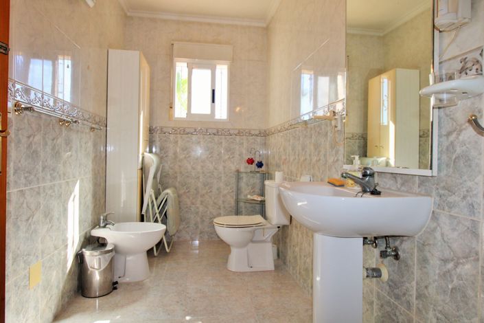 Image No.19-3 Bed Townhouse for sale