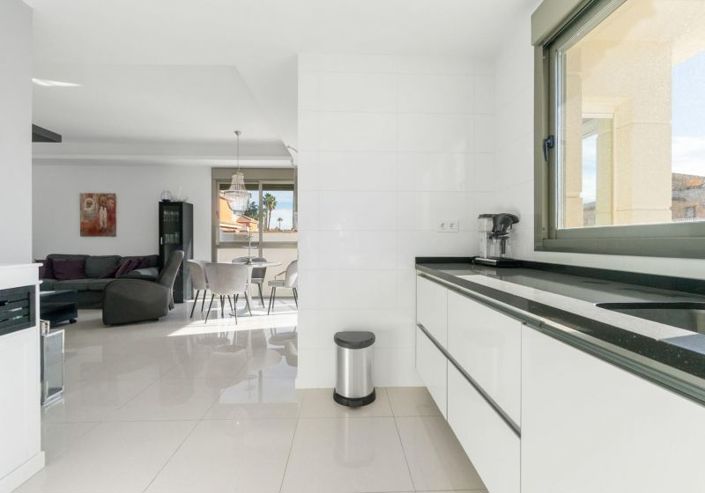 Image No.10-3 Bed Villa for sale