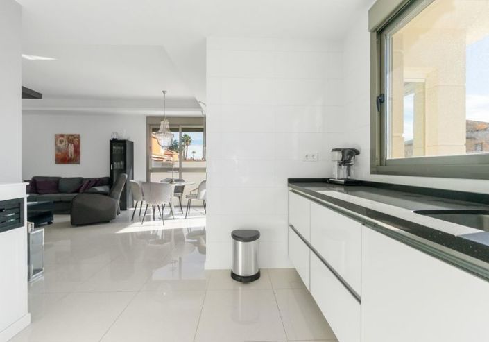 Image No.10-3 Bed Villa for sale