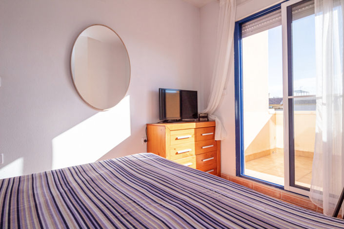 Image No.20-2 Bed Townhouse for sale