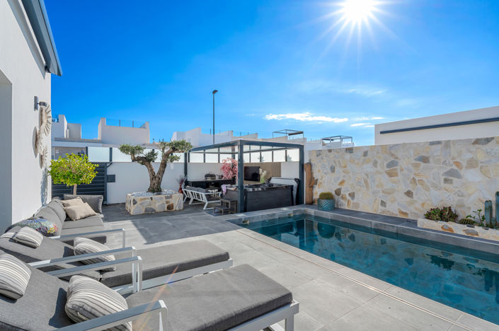 Image No.4-2 Bed Villa for sale