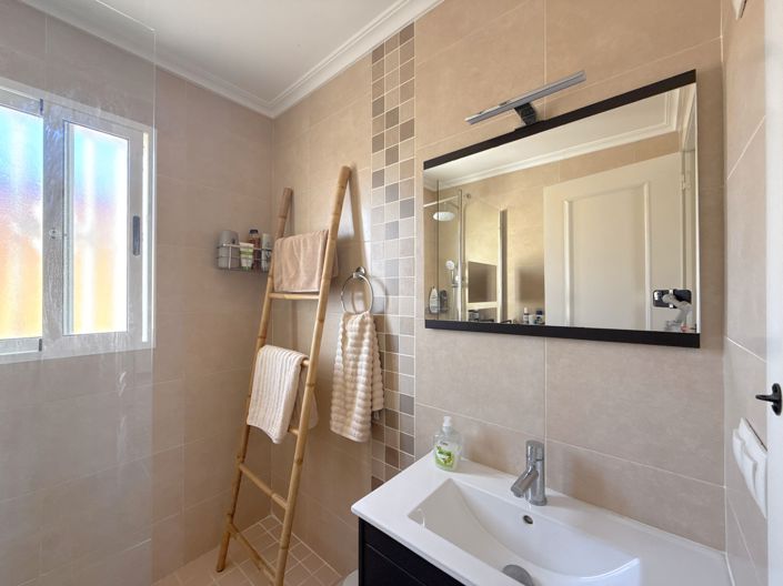 Image No.23-2 Bed Townhouse for sale