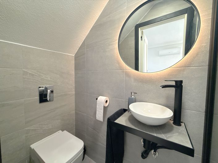 Image No.28-2 Bed Townhouse for sale