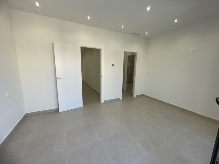 Image No.17-3 Bed Villa for sale