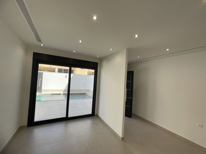 Image No.22-3 Bed Villa for sale