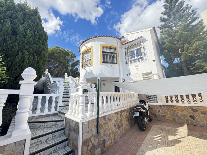 Image No.3-3 Bed Villa for sale