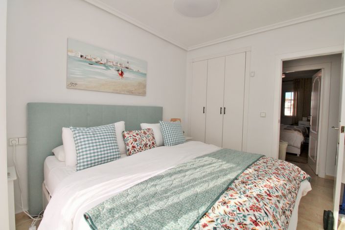 Image No.17-2 Bed Townhouse for sale