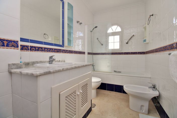 Image No.21-2 Bed Townhouse for sale