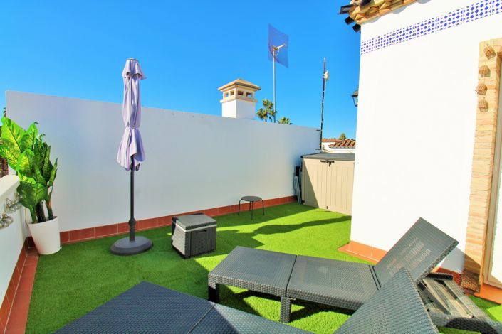 Image No.25-2 Bed Townhouse for sale