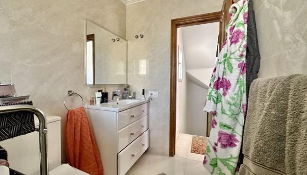 Image No.20-3 Bed Townhouse for sale