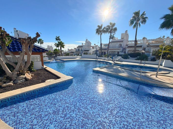 Image No.12-3 Bed Townhouse for sale