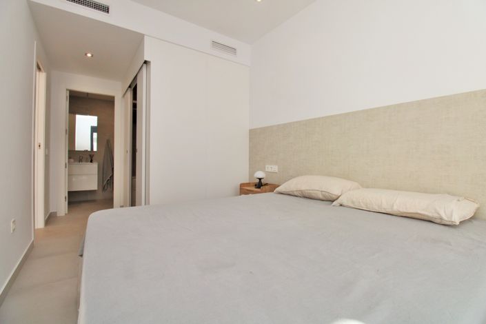 Image No.11-2 Bed Townhouse for sale