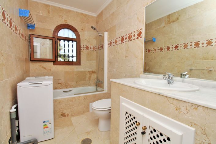 Image No.16-2 Bed Townhouse for sale