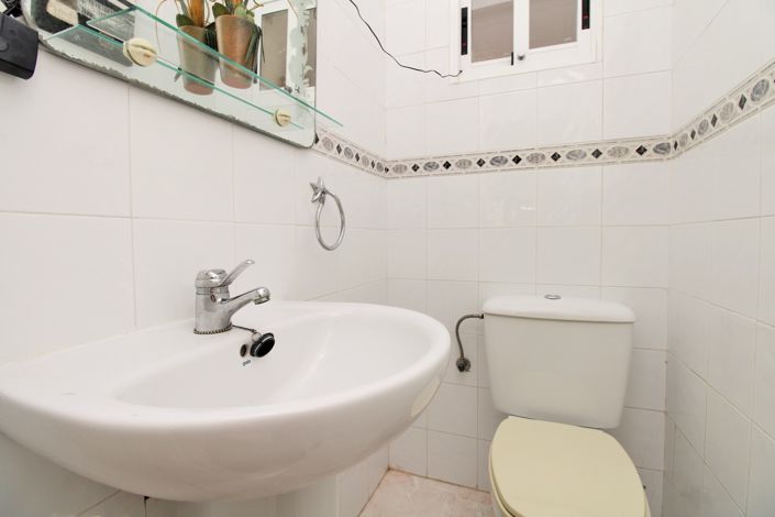 Image No.12-2 Bed Townhouse for sale