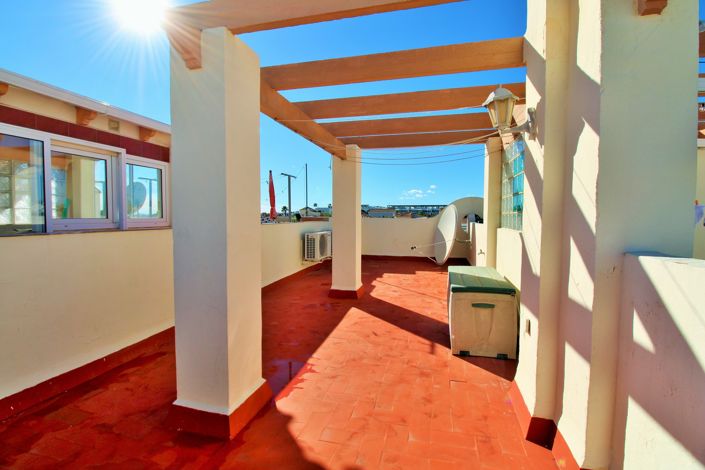 Image No.20-2 Bed Townhouse for sale